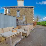Georgian With Hot Tub *