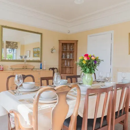 Georgian With Hot Tub بيت للعطل *