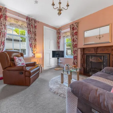 Georgian With Hot Tub