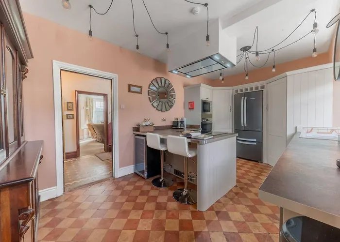 Georgian With Hot Tub بيت للعطل *