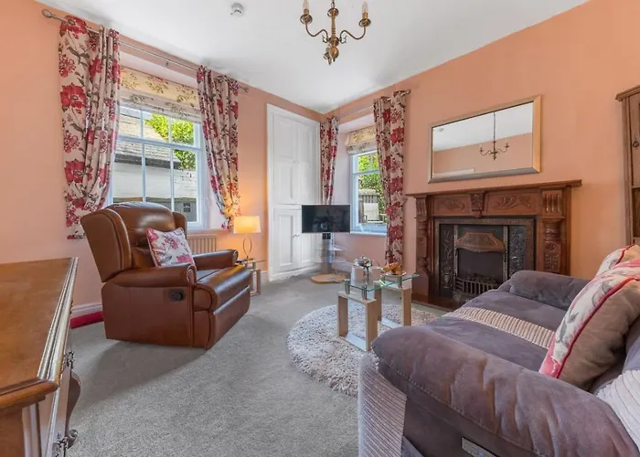 Georgian With Hot Tub