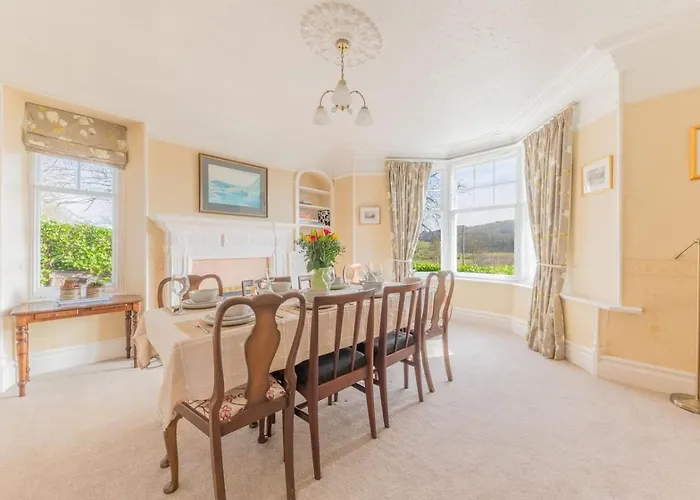 Georgian With Hot Tub بيت للعطل