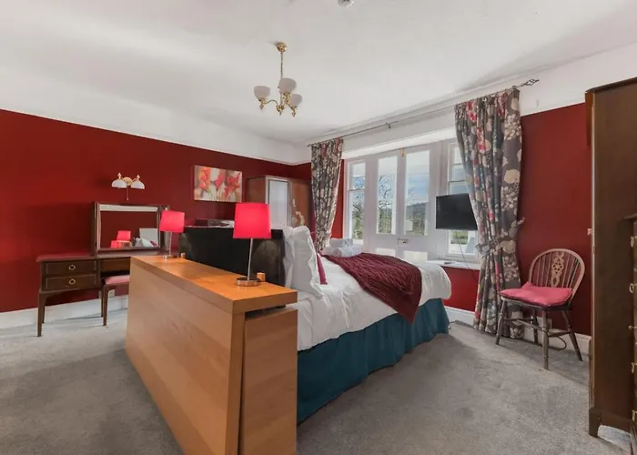 Georgian With Hot Tub بيت للعطل