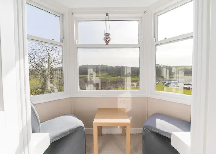 Georgian With Hot Tub