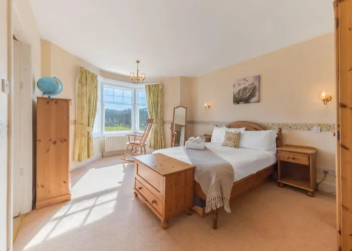 Georgian With Hot Tub