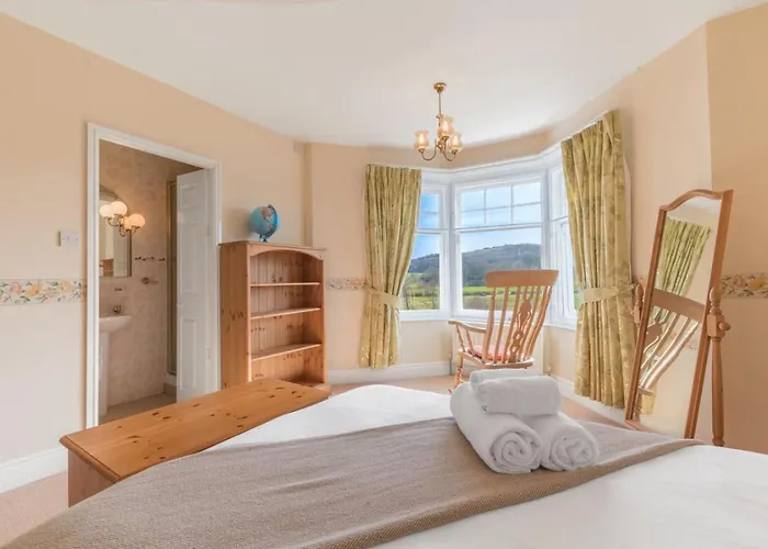 Georgian With Hot Tub *