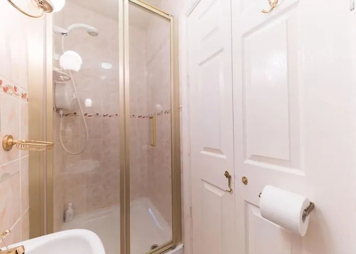 Georgian With Hot Tub بيت للعطل