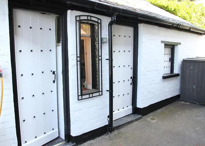 Georgian With Hot Tub