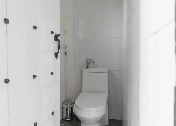 Georgian With Hot Tub